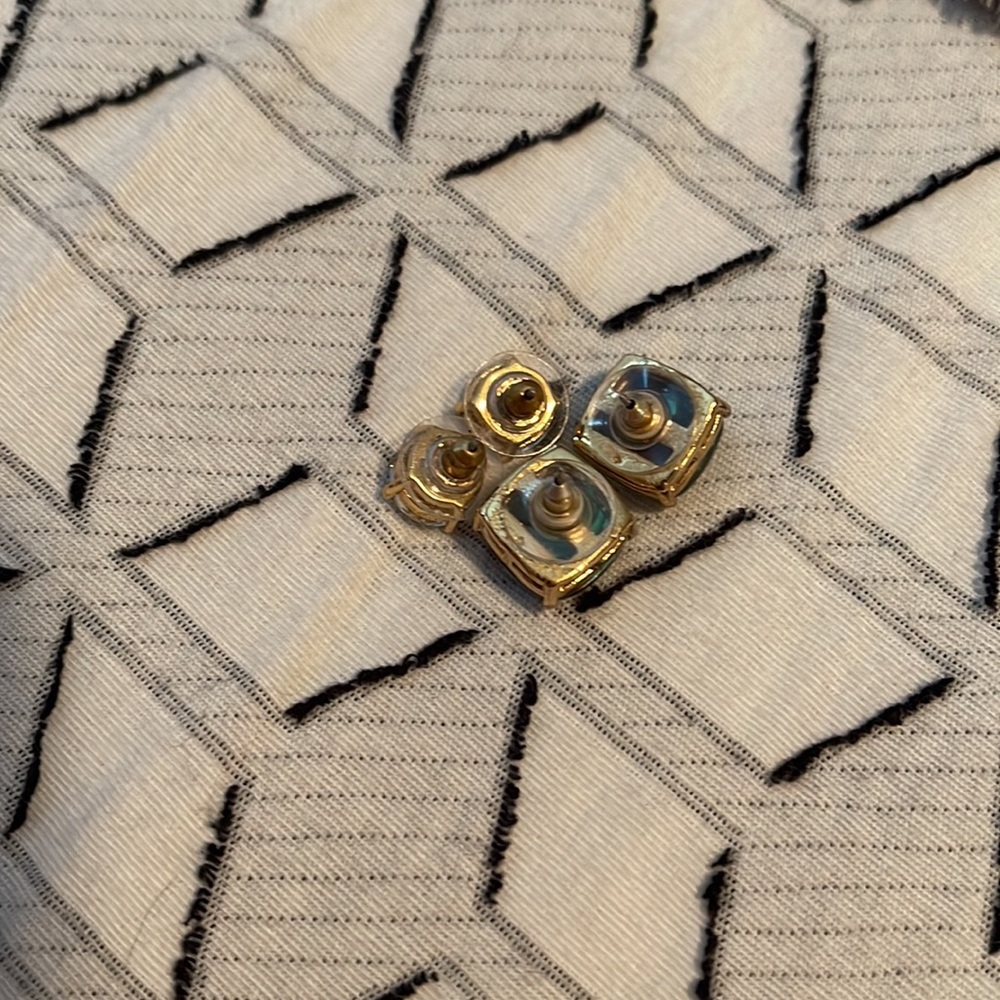 2 pairs of Kate spade studs - Picture 2 of 2